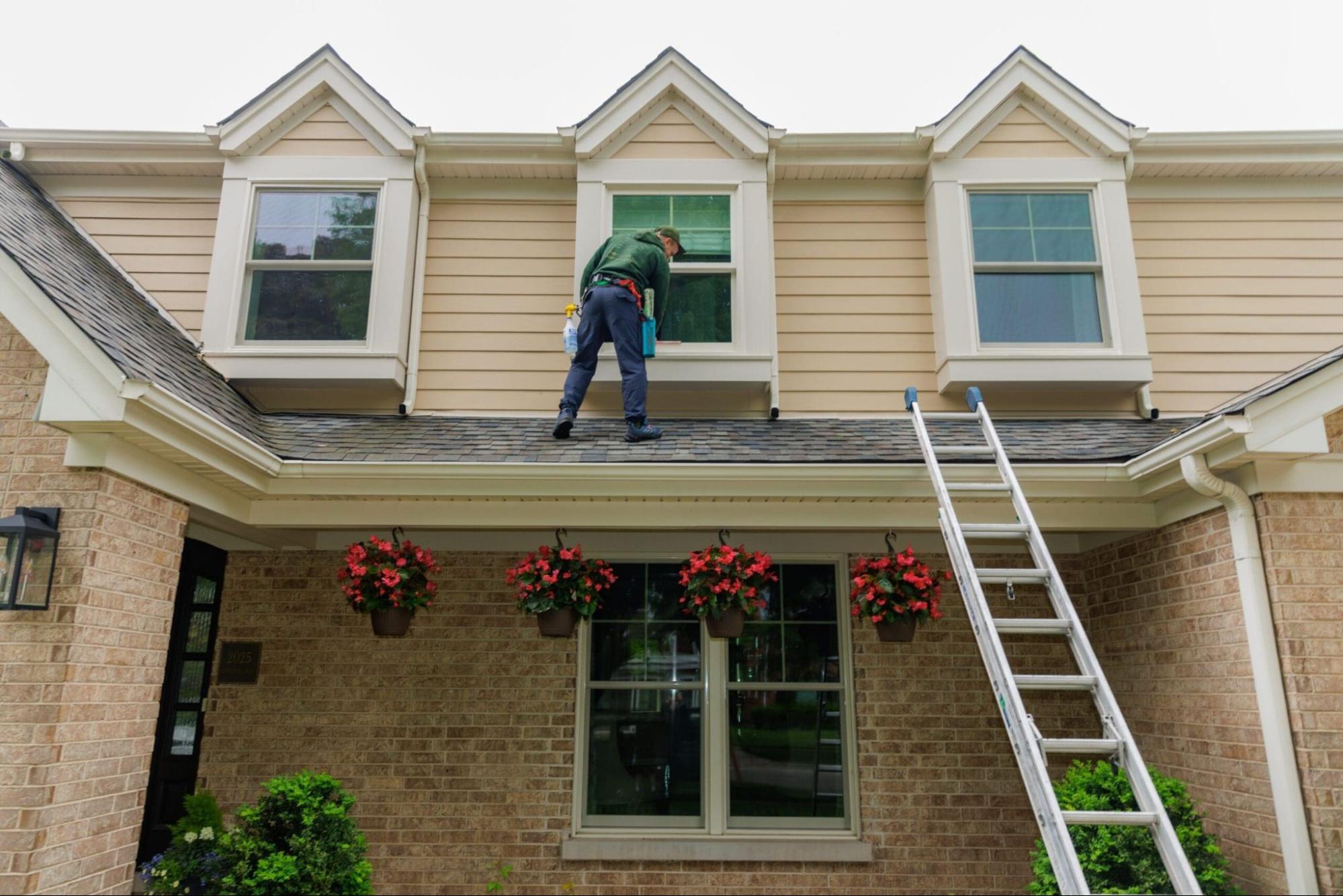 Window Washing Expert Boosts Safety and Efficiency with Advanced Ice Dam Removal Services in the Chicago Area