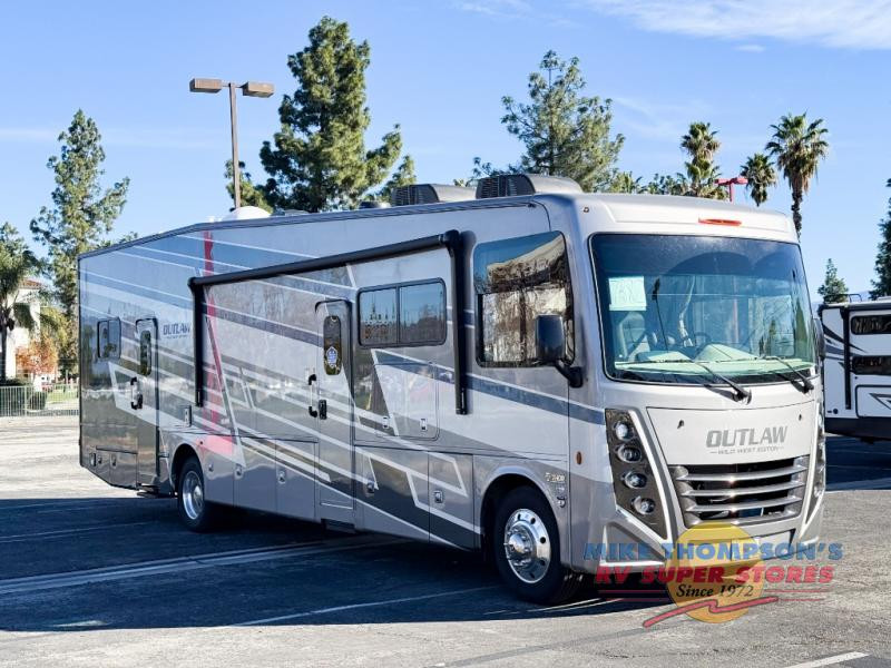 Motorhome Dealers in California Serving Buyers with Inventory and Maintenance
