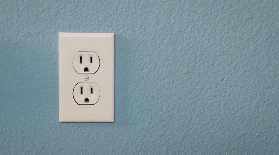 Signs That Electrical Outlets Need Service and the Dangers of Ignoring Them